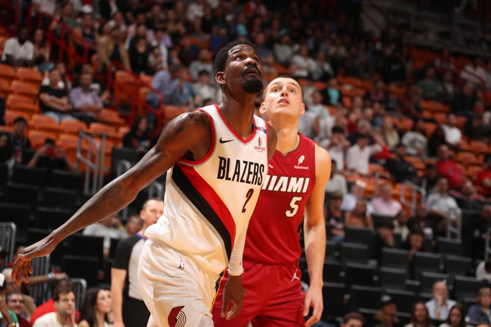 官方：日本队补召镰田大地和佐野航大